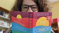 Kuscheldecke in Buchform: Petra Breunig hat im „The Comfort Book“ etwas gefunden, was in der Hektik des Alltags Freude schafft.