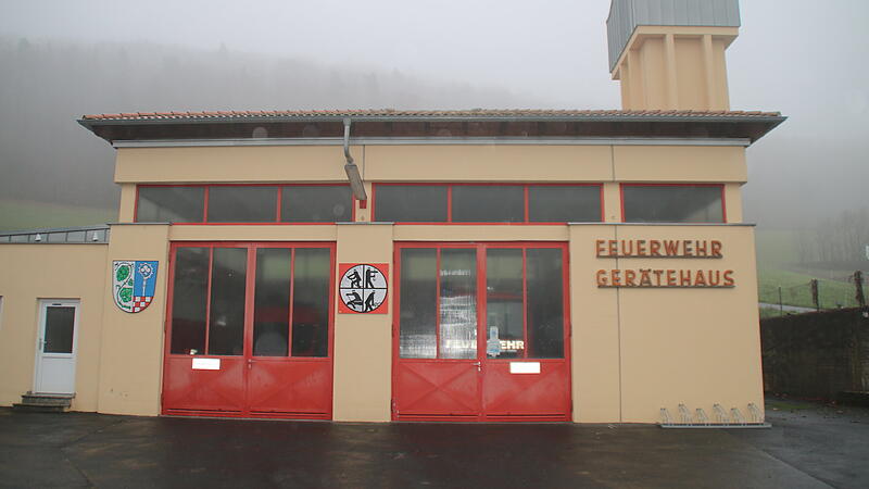 Auf dem Bild ist das Feuerwehrger&auml;tehaus von Wirmsthal zu sehen.