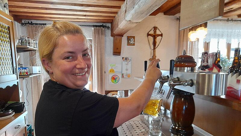 In der Traditionsgaststätte Ibel im Burgwindheimer Gemeindeteil Kappel ist Ines Ibel inzwischen mit allen anfallenden Arbeiten bestens vertraut.