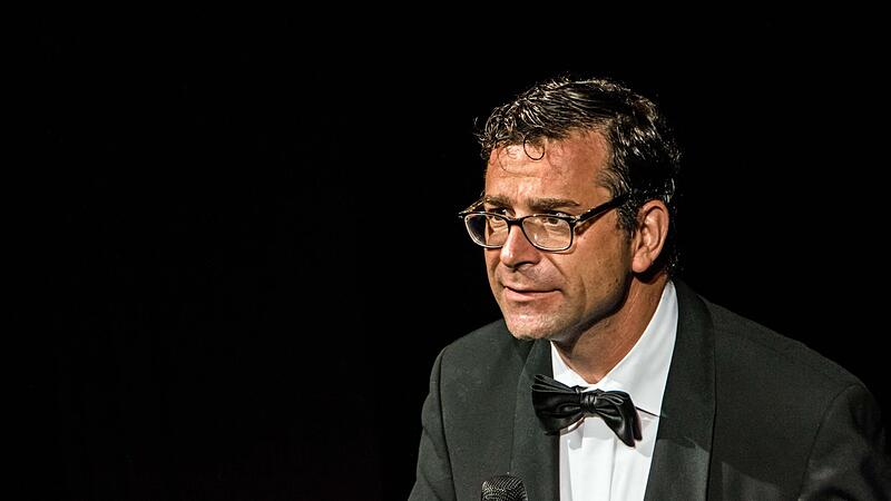 Bodo Busse, hier bei seiner Abschiedsgala, war sieben Jahre lang Intendant des Landestheaters Coburg. Bodo Busse, hier bei seiner Abschiedsgala, war sieben Jahre lang Intendant des Landestheaters Coburg.