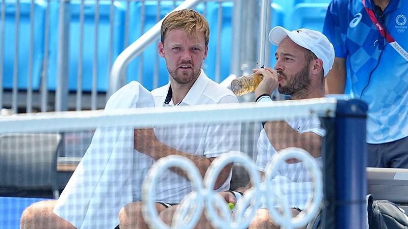 Kevin Krawietz (links) und Tim Pütz  müssen ihre Hoffnungen auf eine gemeinsame Medaille im Doppel begraben  – doch der Coburger bekommt noch eine weitere Chance.