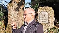 Edwin Dippacher referierte beim Spaziergang über die wechselvolle Geschichte Oberheroldsbachs.
