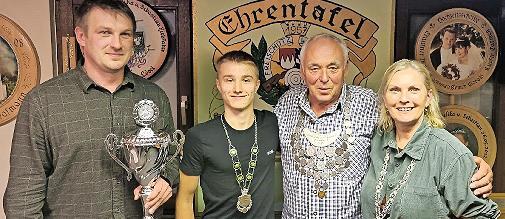 v.l. Christian Rösch, Lukas Lösel, Manfred Trautner, Ottilie Kupfer.