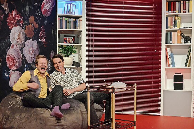 Unser Bild zeigt eine Szene aus der Kom&ouml;die &bdquo;Das Abschiedsdinner&ldquo; mit Yannik Rey (links) und Ludwig Hohl.