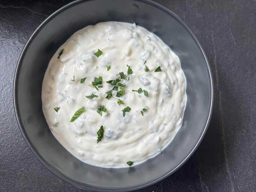 Wildkräuter-Quark mit Spitzwegerich