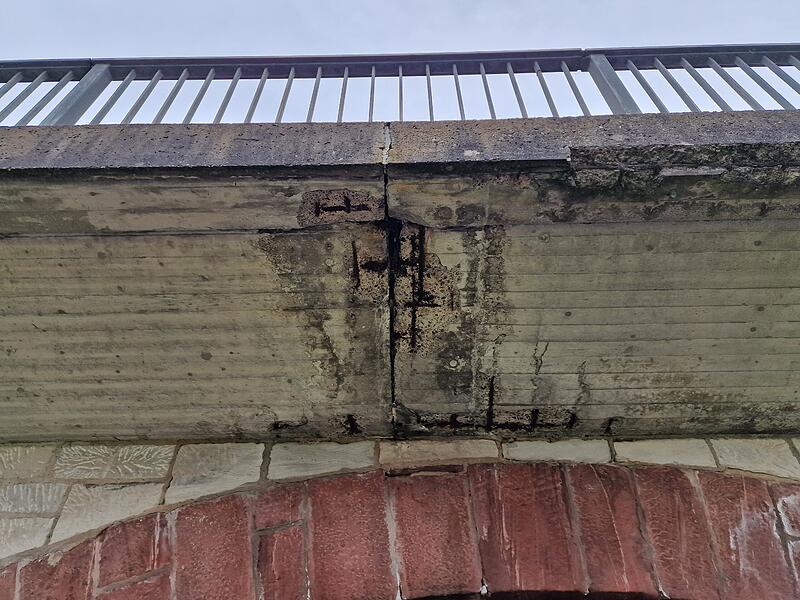 Die Schäden am Beton sind nicht zu übersehen. Die Schäden am Beton sind nicht zu übersehen.