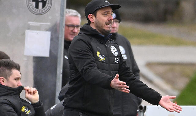 Der Neudrossenfelder Trainer Andreas Baumer.