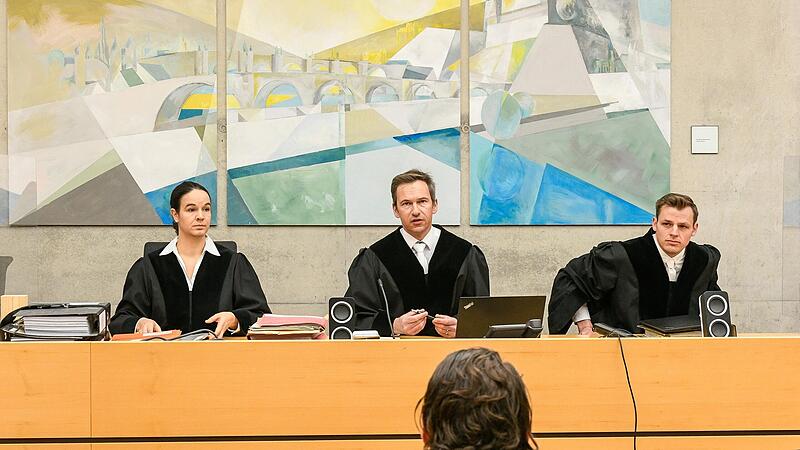 Urteilte das Landgericht W&uuml;rzburg im M&auml;rz 2023 zu hart? Der Handwerker, der in W&uuml;rzburg eine junge Frau in ihrer Wohnung mit dem Hammer lebensgef&auml;hrlich verletzt hatte, hofft auf einen neuen Prozess.&nbsp;
