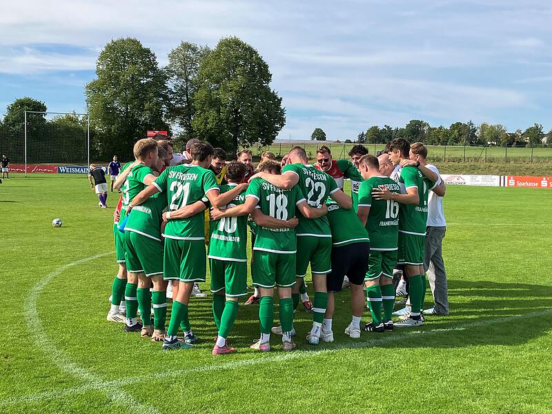Jubel beim SV Friesen nach dem 1:0-Erfolg in Ebersdorf.