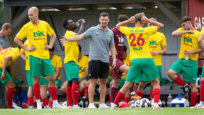 Die DJK Bamberg rund um Trainer Carsten N&uuml;&szlig;lein hat zuhause gegen Tabellenf&uuml;hrer Gro&szlig;bardorf 1:1 gespielt.