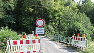 Die Brücke in der Münchau weist erhebliche Schäden auf und ist für Autos gesperrt. Nun wartet die Gemeinde auf die Förderzusage für den Neubau. Die Brücke in der Münchau weist erhebliche Schäden auf und ist für Autos gesperrt. Nun wartet die Gemeinde auf die Förderzusage für den Neubau.
