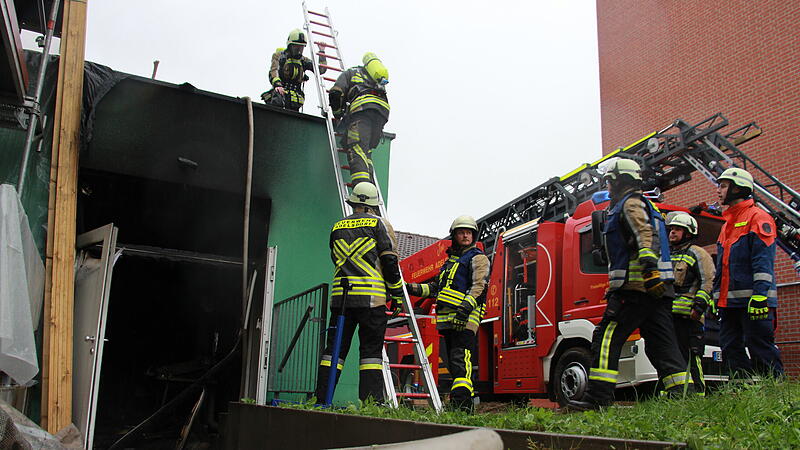 Brand im Schulschwimmbad AdelsdorfBrand im Schulschwimmbad Adelsdorf
