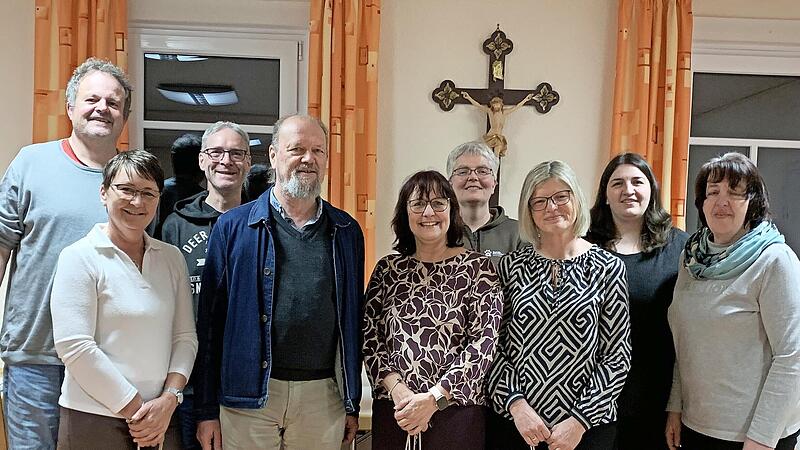 Martin Wirsing, Tanja Alexander, Michael Schießer, Pfarrer Karl Feser, Petra Schaupp, Barbara Eisele, Tanja Wehner, Stefanie Emmerth und Regina Emmerth Martin Wirsing, Tanja Alexander, Michael Schießer, Pfarrer Karl Feser, Petra Schaupp, Barbara Eisele, Tanja Wehner, Stefanie Emmerth und Regina Emmerth
