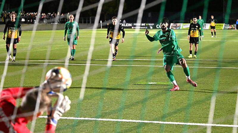 Der Neudrossenfelder Fardin Rabet scheiterte am Elfmeterpunkt am Hofer Keeper David Guyon. Den Abpraller schob dann aber Nikolas Hofmann zum zwischenzeitlichen 2:2 über die Linie. Der Neudrossenfelder Fardin Rabet scheiterte am Elfmeterpunkt am Hofer Keeper David Guyon. Den Abpraller schob dann aber Nikolas Hofmann zum zwischenzeitlichen 2:2 über die Linie.