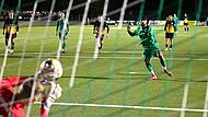 Der Neudrossenfelder Fardin Rabet scheiterte  am Elfmeterpunkt am Hofer Keeper David Guyon. Den Abpraller  schob dann aber Nikolas Hofmann zum zwischenzeitlichen 2:2 &uuml;ber die Linie.