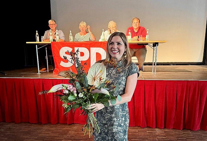 Claudia Belzer SPDForchheim & Fränkische Schweiz Nun offizielle SPD-Landratskandidatin: Claudia Belzer (im Hintergrund von links nach rechts: Norbert Lamm, Claudia Engelhardt, Renate Schroff, Christian Pech)