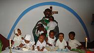 Fidelis Kwazu zu Besuch in Nigeria. Sein Engagement gilt Waisenkindern in seiner Heimat .