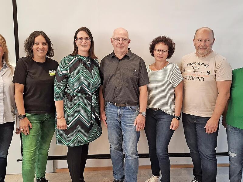 Der alte und neue Vorstand der UBM (von links): Daniela Kammermaier, Nicole George, Simone Naumann, Thomas Müller, Andrea Wichert, Jürgen Naumann und Martina Kresler.