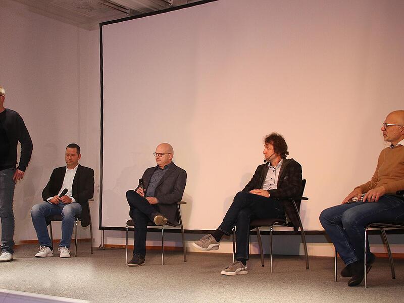 Sie standen in der Alten Aula Rede und Antwort zum Thema Energie: Klimaschutz-Manager Stefan Richter, Frank Chwolka (Nipro), B&uuml;rgermeister Michael Kastl, Rainer Saliger (Siemens) und Gunter H&auml;ckner (R3 Regionalenergie M&uuml;nnerstadt).