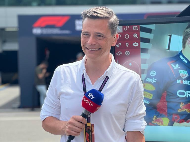 Der Nürnberger Sascha Roos kommentiert auch in diesem Jahr wieder die Formel 1 bei Sky. Der Nürnberger Sascha Roos kommentiert auch in diesem Jahr wieder die Formel 1 bei Sky.