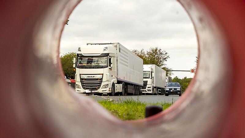 Mehr Laster und Autos als Platz: Auf den beiden Rastanlagen Regnitztal bei Eggolsheim herrscht Platzmangel. Eine Vergrößerung ist geplant - doch wie steht es um das Mammutprojekt?