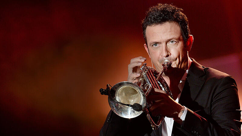 Bei seinem Konzert in Bamberg, dem ersten Weihnachtskonzert seiner Reihe, hat Till Brönner dem Publikum Abstand vom Weltirrsinn geboten.