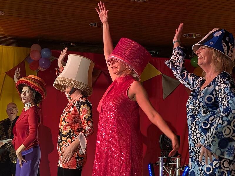 Münnerstadts Elferratsfasching 2026Münnerstädter Elferratsfasching Die Mamas von den Mamas und Papas mit Wackelkontakt.