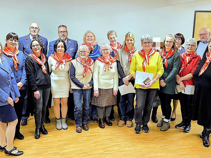 Unser Foto zeigt (von links): Claudia Stadelmann, Ilona Elflein (Koordinatorinnen ambulanter Hospizdienst), Georg Bischof (Referent Hospizarbeit), Dana Jessica Schröder, Martin Mandewirth (Stadt- und Kreisbeauftragter), Marina Döll, Hannelore Lake...