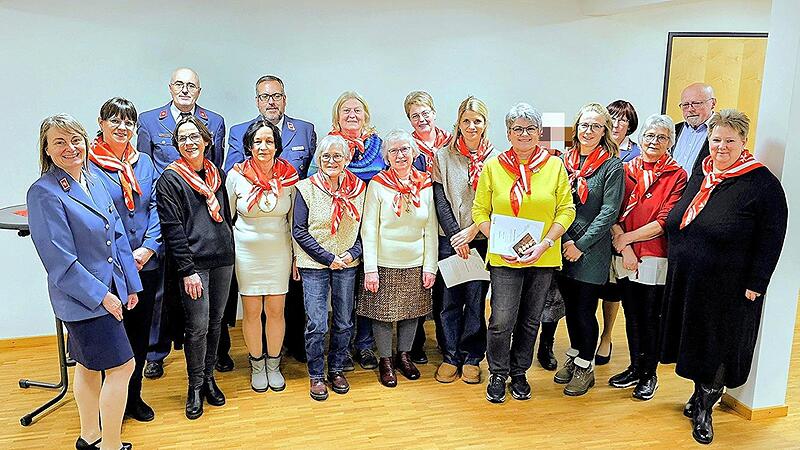 Unser Foto zeigt (von links): Claudia Stadelmann, Ilona Elflein (Koordinatorinnen ambulanter Hospizdienst), Georg Bischof (Referent Hospizarbeit), Dana Jessica Schröder, Martin Mandewirth (Stadt- und Kreisbeauftragter), Marina Döll, Hannelore Lake...