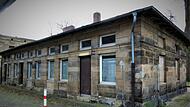 So sah das ehemalige Sozialgebäude am Bahnhof Neuenmarkt vor der Sanierung aus.