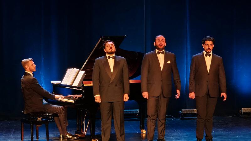 Die drei Tenöre aus Napoli mit Pianist Angelo Gallone.