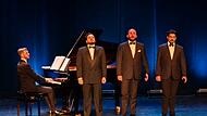 Die drei Tenöre aus Napoli mit Pianist Angelo Gallone.