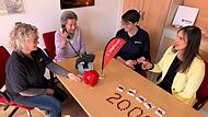 Die Zahl 2000 aus lauter Malteser-Gummibärchen: Jessica Nickel (rechts), Vorstandsmitglied von „Franken helfen Franken“, hat die ehrenamtliche Arbeit des Patenrufs sozusagen mit einer Spende von 2000 Euro versüßt. Mit dabei (von links): Eva-Maria Dorscht, Projektkoordinatorin des Patenrufs, die langjährige Ehrenamtliche Barbara Mildenberger und Fundraising-Referentin Ingrid Ultsch.