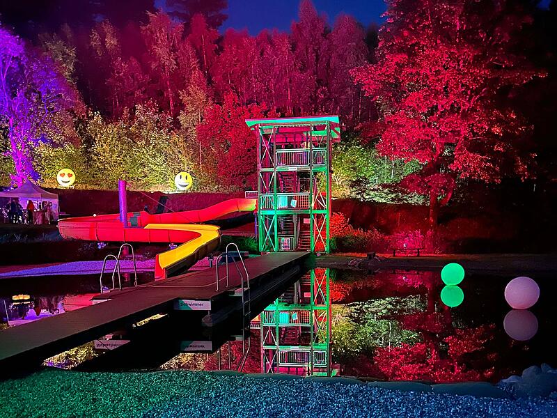 Nordhalben: Naturbad leuchtetNordhalben: Naturbad leuchtet