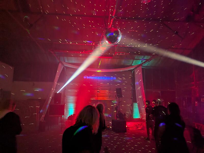 Techno und Trödel am 26. Juli bestand aus Musik, Flohmarkt und Party.Abendveranstaltungen Techno und Trödel am 26. Juli bestand aus Musik, Flohmarkt und Party.