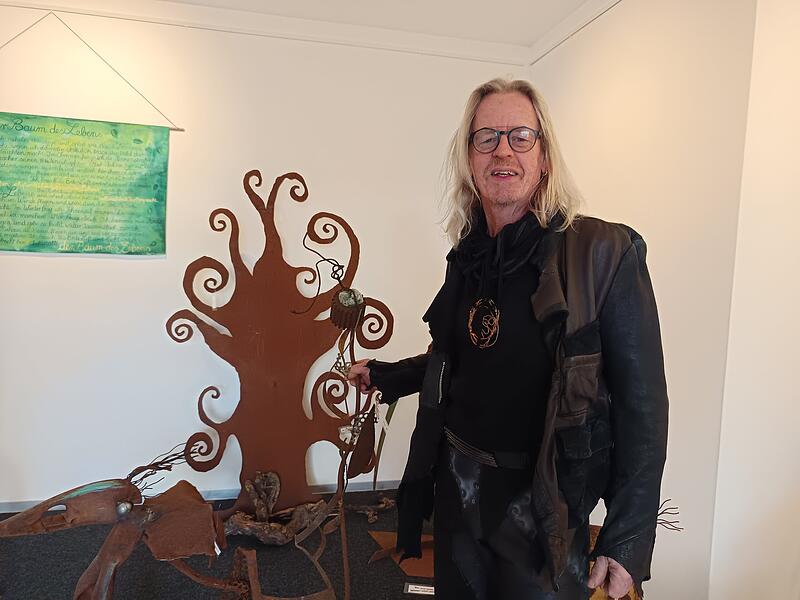 Wenn stählerne Skulpturen rostig blühen, ist Thomas Limmer nicht weit. Nun sind seine Werke in Lichtenfels zu sehen. Wenn stählerne Skulpturen rostig blühen, ist Thomas Limmer nicht weit. Nun sind seine Werke in Lichtenfels zu sehen.