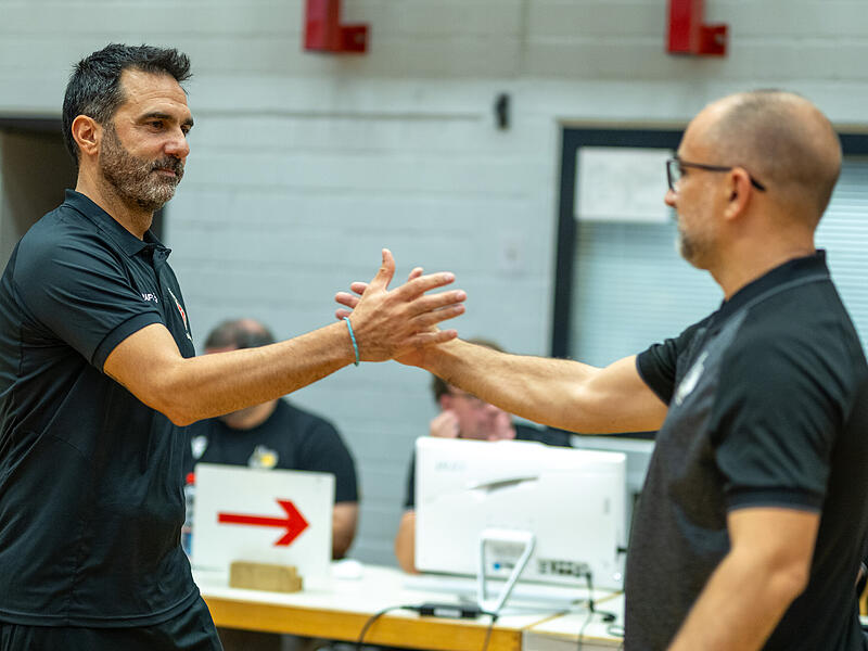 Baskets-Coach Jesus Ramirez (links) und Riesen-Trainer Carles Duran arbeiteten in Bilbao zusammen. Baskets-Coach Jesus Ramirez (links) und Riesen-Trainer Carles Duran arbeiteten in Bilbao zusammen.