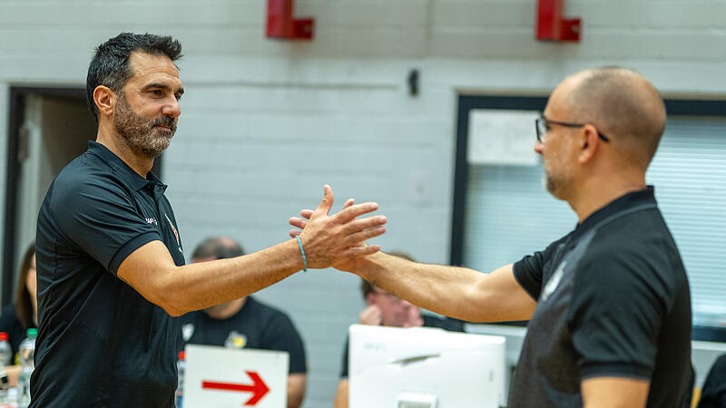 Baskets-Coach Jesus Ramirez (links) und Riesen-Trainer Carles Duran arbeiteten in Bilbao zusammen.