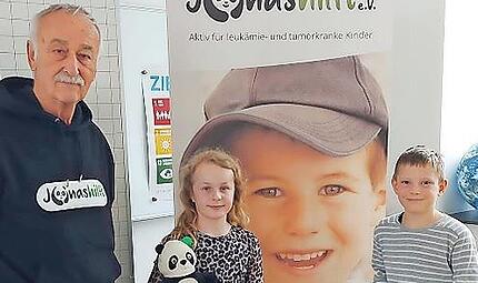 Hans Krambo erzählt von seiner Sammelaktion. Hans Krambo erzählt von seiner Sammelaktion.