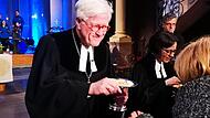 Der evangelische Landesbischof Heinrich Bedford-Strohm feierte gemeinsam mit Pfarrerin Jacqueline Barraud-Volk die Osternacht in der Erl&ouml;serkirche.