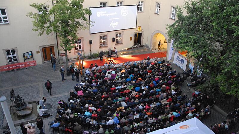 Der Schlosshof in Herzogenaurach wird bald zum Freilicht-Kinosaal, wie hier zu sehen vor einigen Jahren.