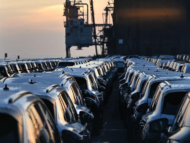 Autoexporte am Hafen Emden