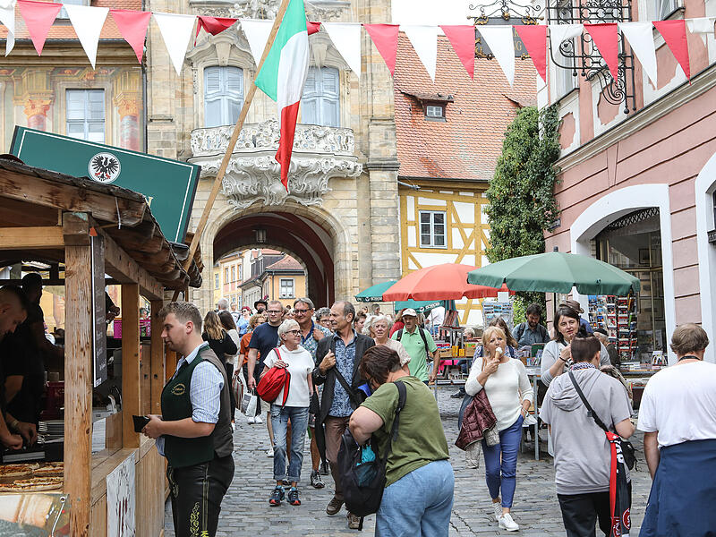 Bamberg; Sandkirchweih Samstag mit Jugend-FischerstechenDer Sandkerwa-Samstag in Bildern