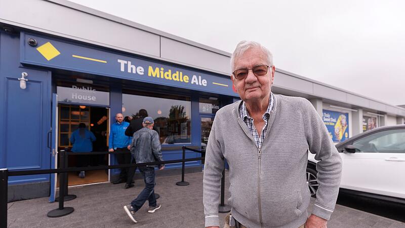 Er&ouml;ffnung der Lidl-Kneipe &bdquo;The Middle Ale&ldquo;