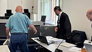 Der Angeklagte im Mordprozess um den Vermisstenfall Katina K. läuft zur Anklagebank .