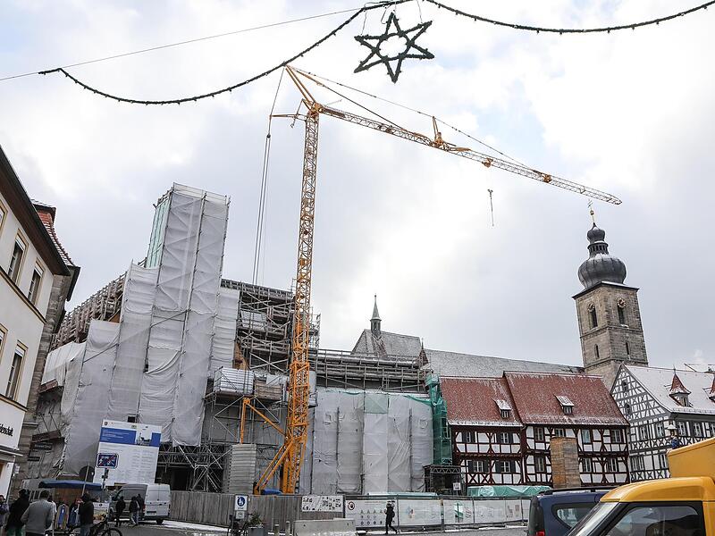 Die Baustelle im Herzen Forchheims ist nicht zu übersehen. 2025 soll das „Haus der Begegnung fertig sein“.Forchheim & Fränkische Schweiz Die Baustelle im Herzen Forchheims ist nicht zu übersehen. 2025 soll das „Haus der Begegnung fertig sein“.Forchheim & Fränkische Schweiz