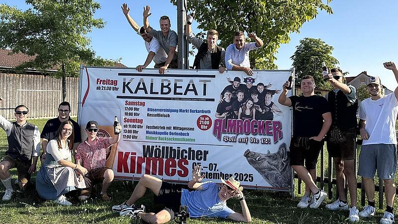 Jugendliche des Wollbacher Feuerwehrvereins freuen sich auf die Wöllbicher Kirmes.