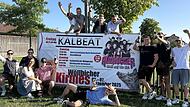 Jugendliche des Wollbacher Feuerwehrvereins freuen sich auf die Wöllbicher Kirmes.