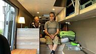 Karin und Alexander Engelhardt in ihrem umgebauten Wohncamper. Karin und Alexander Engelhardt in ihrem umgebauten Wohncamper.