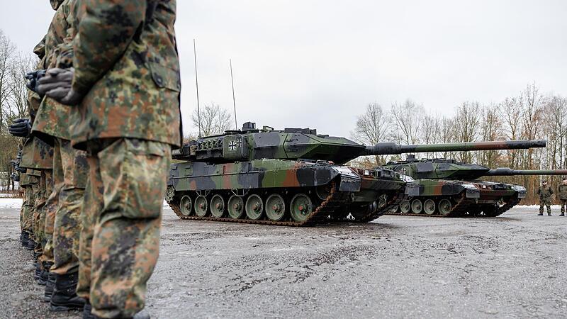 Deutschland liefert unter anderem Leopard-2-Panzer an die Ukraine. Dafür fehlen diese schweren Maschinen der Bundeswehr. Deutschland liefert unter anderem Leopard-2-Panzer an die Ukraine. Dafür fehlen diese schweren Maschinen der Bundeswehr.